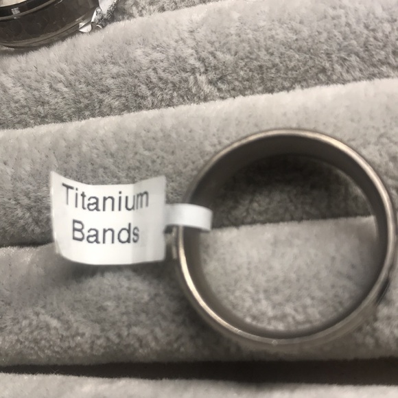 Men’s Ring - Picture 2 of 3